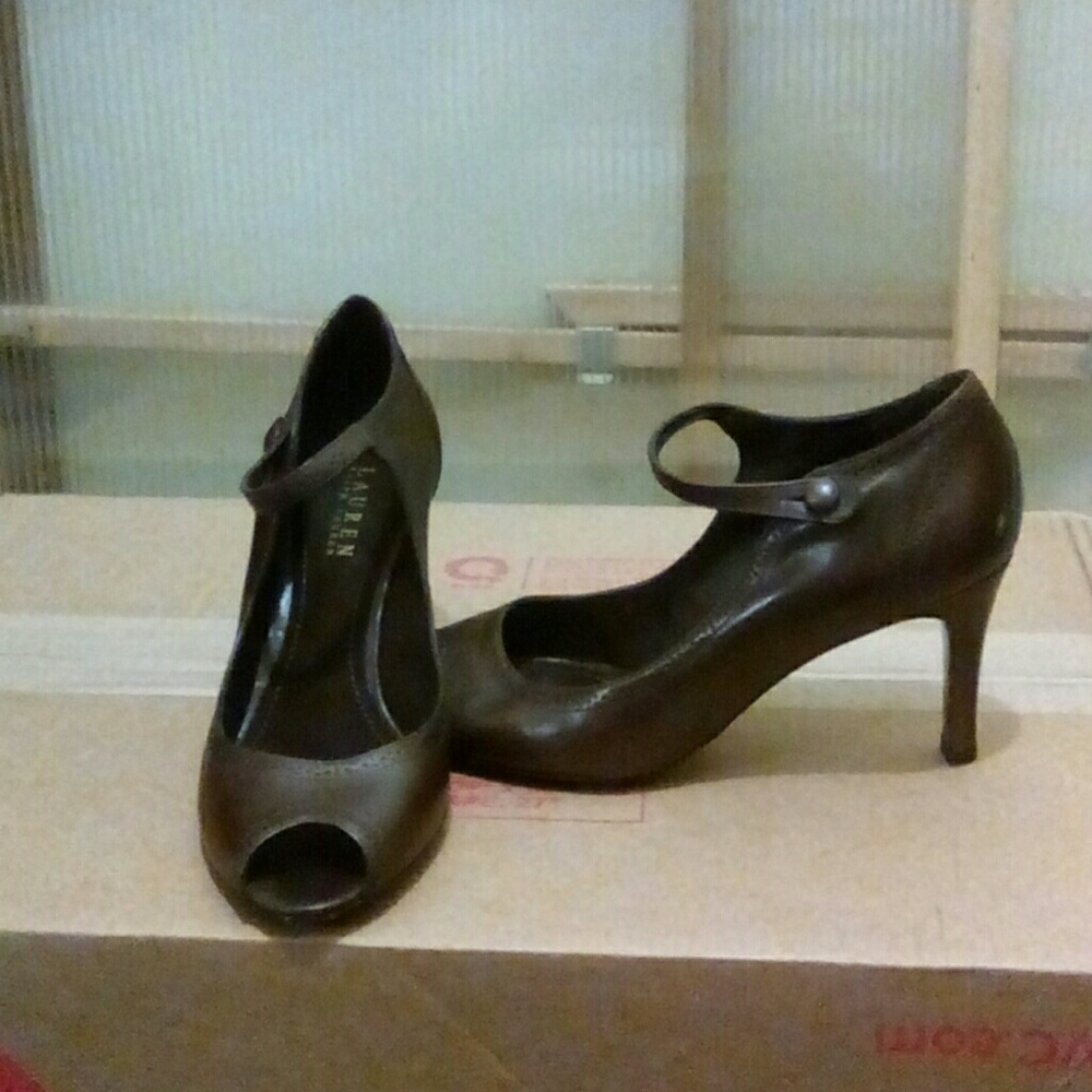 Shoes - Picture 3 of 4